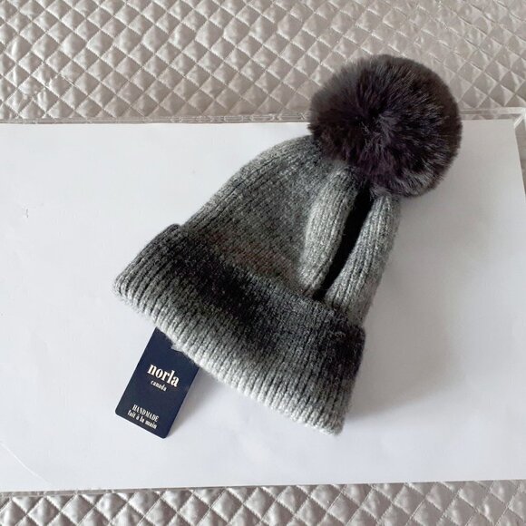 NWT Norla ombre grey knit faux fur pom pom beanie - Picture 3 of 3